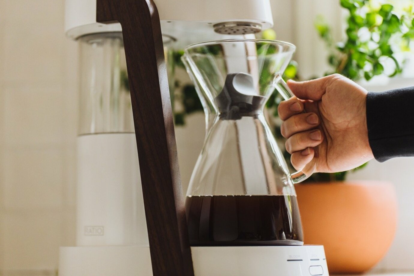 Ratio Eight Coffee Maker Review: A Near-Perfect Chemex-Style Pot